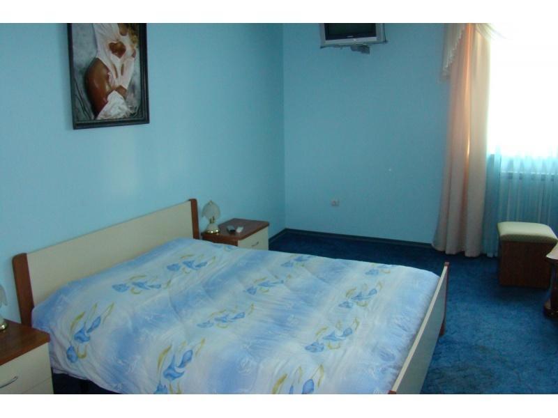 Hotel Dvorik Chernivtsi Habitación foto