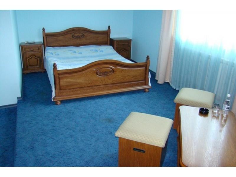 Hotel Dvorik Chernivtsi Habitación foto